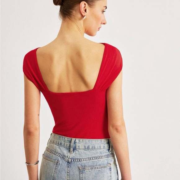Commense Red Off-Shoulder Backless Top - Picture 6 of 8